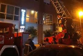 E RËNDË/ Merr flakë apartamenti në kryeqytet, asfiksohen dy persona, një tjetër humb jetën