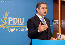 MBLEDHJA E KËSHILLIT KOMBËTAR TË PDIU-së/ Idrizin e tradhëtojnë deputetët e tij