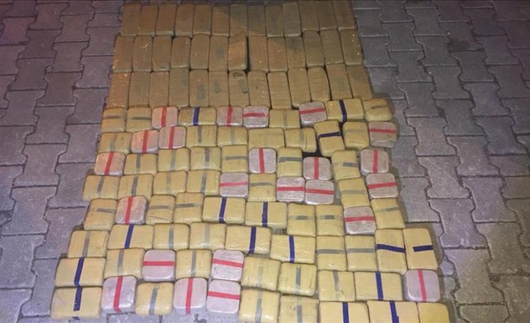 712 KILOGRAMË LËNDË NARKOTIKE/ Bullgaria ndalon dy transportuesit iranianë