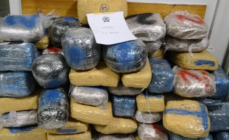 192 KILOGRAMË MARIJUANË NË MAKINË/ Kapen çifti GREK. Mendonin se do “ia hidhnin” por POLICIA iu gjeti…