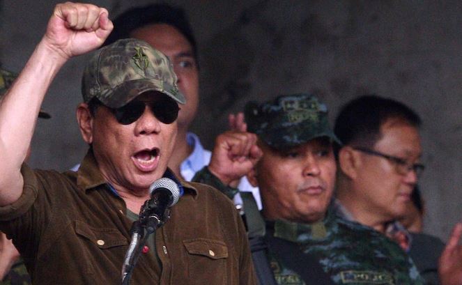 PRESIDENTI I FILIPINEVE/ Duterte inkurajon ushtrinë: Bëni një kryengritje nëse nuk jeni të kënaqur me udhëheqjen