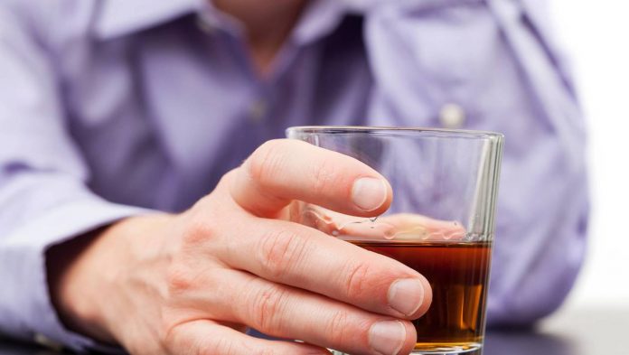 OBSH-ja jep alarmin për numrin e lartë të vdekjeve nga alkooli