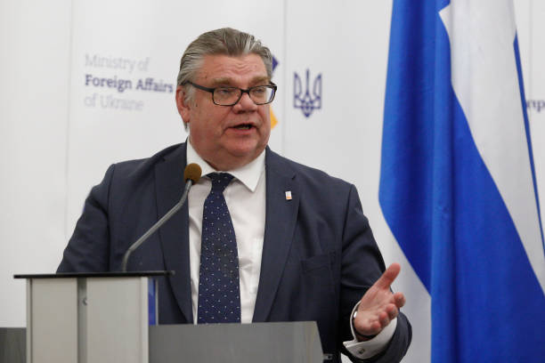 Shefi i diplomacisë finlandeze mbetet në detyrë pas votëbesimit në Parlament