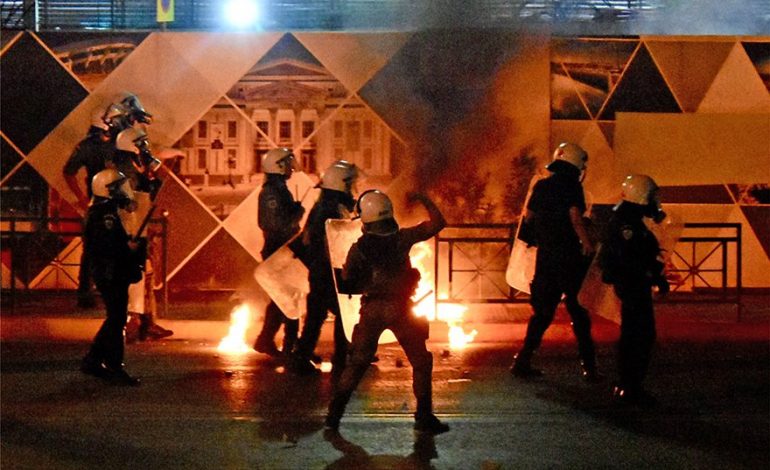 GREQIA NË MES TË ZJARRIT/ Protesta të dhunshme në Selanik dhe Pire