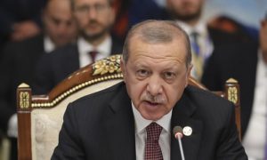 Sulmet e mëdha po afrohen, Erdogan i friksohet një masakre në Siri