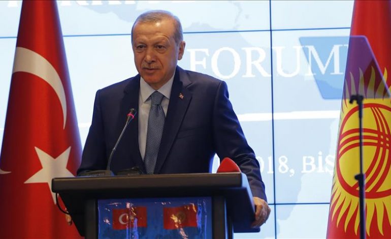 KRITIKËT KUNDËR PRESIDENTIT TURK/ Erdogan: Me manipulimet valutore synojnë të hedhin dyshime mbi ekonominë e fortë të Turqisë