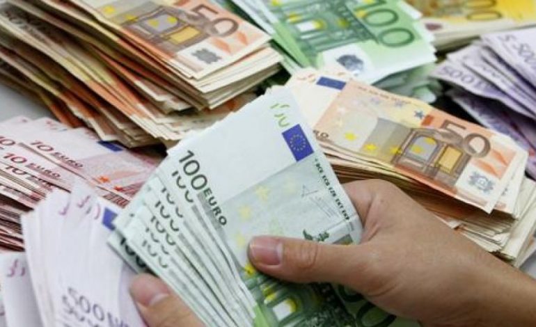 EUROBONDI/ Ekspertët: Kujdes me përdorimin e parave dhe kursin e këmbimit