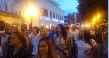 PROTESTË NË SHKODËR/ Banorët e qytetit kanë dalë në marshim me pankarta në duar