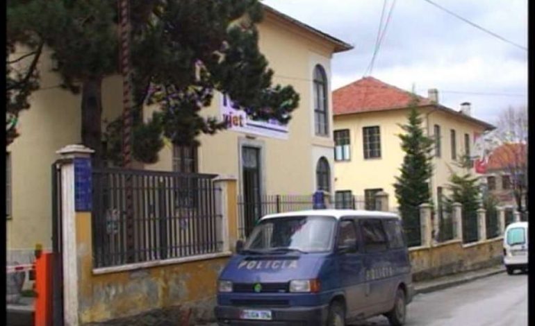 PLAGOSI ME SËPATË ISH DHËNDRIN/ Frika e hakmarrjes, merret në mbrojtje familja e autorit