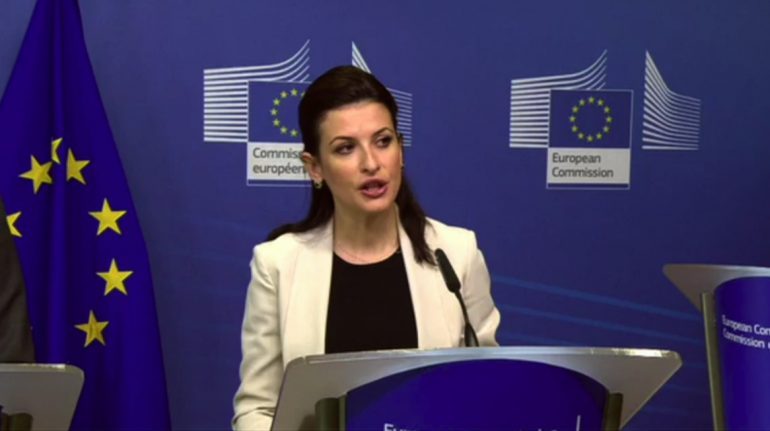 KONFERENCA ME KOMISIONERIN HAHN/ Gjonaj: Vetting-u ktheu besimin tek drejtësia