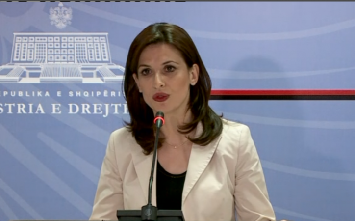 LUFTA NDAJ KORRUPSIONIT/ Ministrja Gjonaj: 9 largime nga puna në sektore të ndryshme