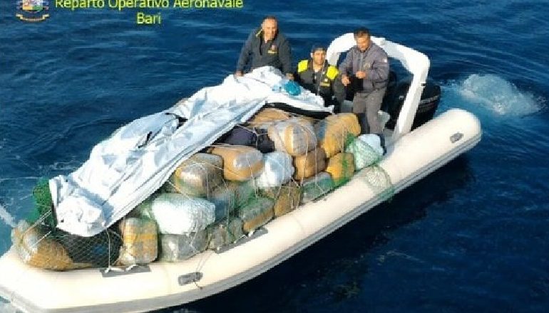 BLLOKMI I SKAFIT ME DROGË/ Policia shqiptare jep DETAJET: Sinjali erdhi nga…