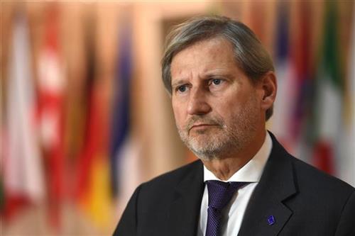 ÇËSHTJA E KUFIJVE/ Hahn: Beogradit dhe Prishtinës t’i lejohen negociatat për shkëmbimin e territoreve