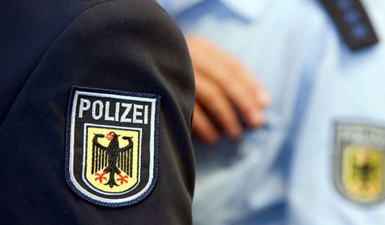PËRSHËNDETËN SI NAZISTËT/ 2 oficerë gjerman pezullohen nga detyra dhe kalojnë nën hetim