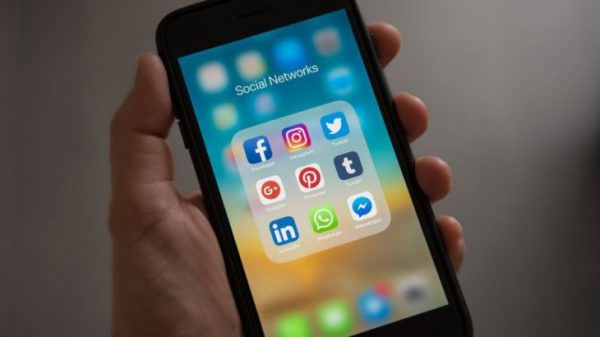 RISIA E RE NGA APPLE/ iPhonët e rinj do të kenë versionin e fundit iOS 12