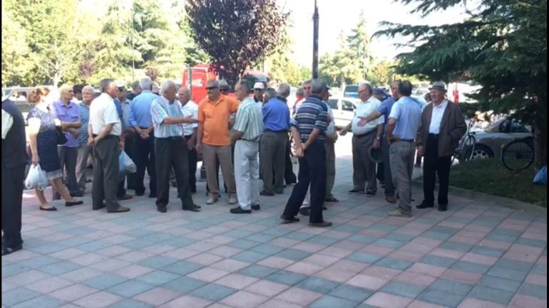 PROTESTA E ISH NAFTËTARËVE TË FIERIT/ Qeveria shqiptare duhet të na japë statusin