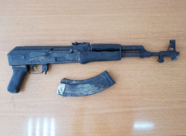 ARRESTIMI I KRIMINELËVE/ Lëvizte me armë zjarri, kapet vlonjati 36 vjeçar (EMRI)