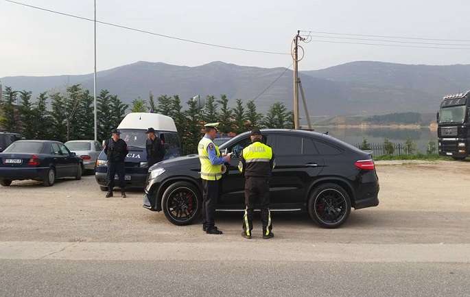 AKSIONET NË LAÇ DHE LEZHË/ Kontrolle nga Forcat Speciale, “në sitë” makinat luksoze
