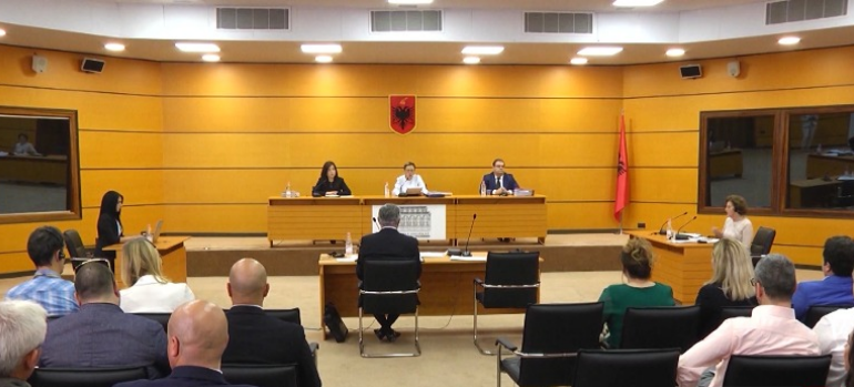 “SITA” E VETTINGUT/ Zbulohet trupa gjykuese për gjyqtarin e Apelit të Korçës (EMRAT)
