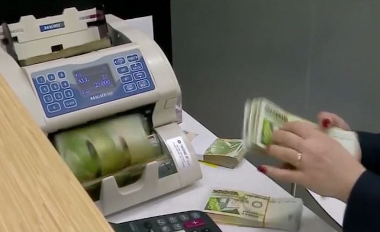 SISTEMI BANKAR/ Shënohet rënia më e madhe në 10 vjet