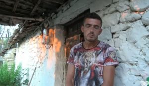 “E KANË PËRDHUNUAR TË SËMURË”/ Historia rrëqethëse e të riut nga Kuçova: Dua një punë dhe kurim për motrën
