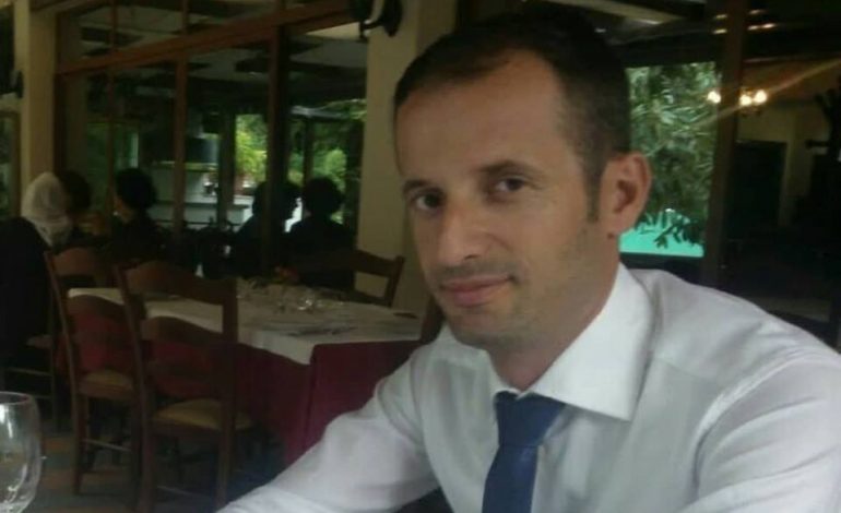 “PESË MIJË EURO RRYSHFET”/ Drejtori i Hipotekës në Shkodër me pranga në duar në gjykatë (FOTO)