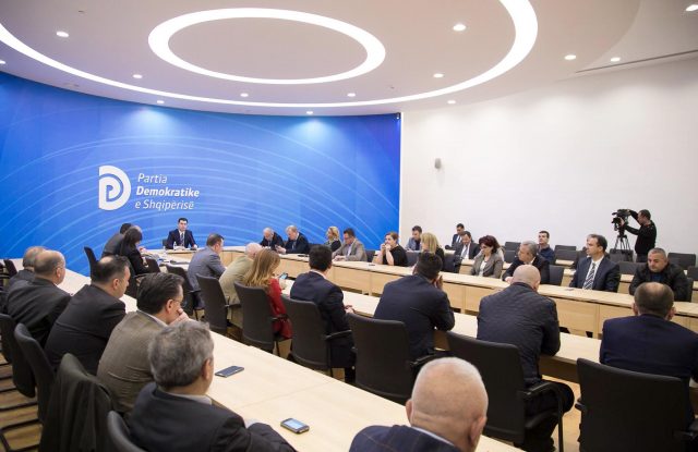 DEBATI PËR TEATRIN/ PD thyen bojkotin, do të marrë pjesë në komision