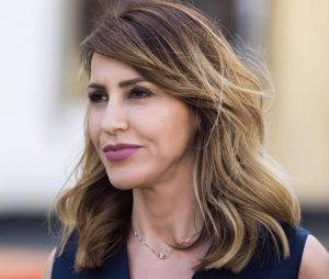 “Isha në mes të hidhërimit se ndryshe…”/ Pas ironisë në Facebook, Majlinda Bregu KËRCËNON me padi krijuesin e MEMEVE