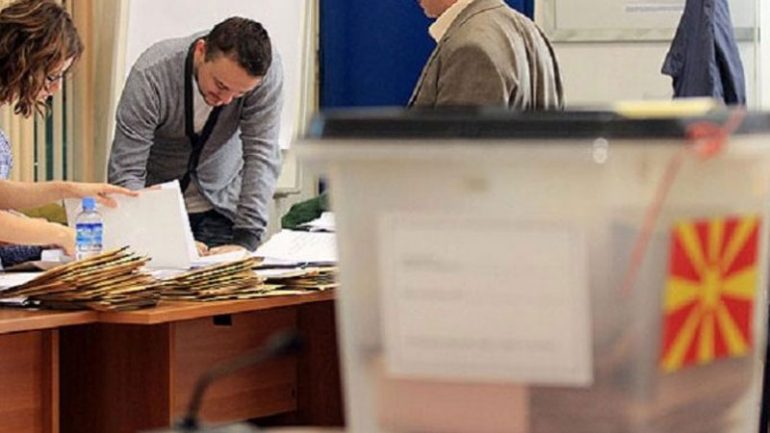 DITA HISTORIKE/ Referendumi në Maqedoni, qytetarët votojnë sot