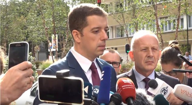 ÇËSHTJA E KUFIVE/ Gjuriq: Presidenti Vuçiç do të sjellë një vendim në Kosovë