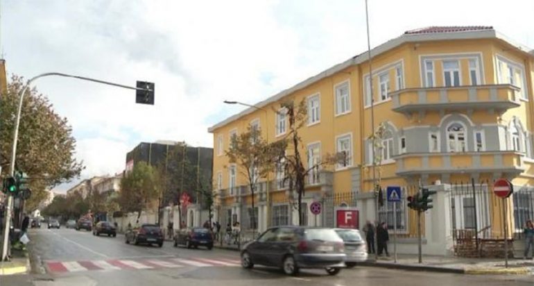 PEZULLIMI I MËSUESVE/ Reagon Ministria e Arsimit: Janë nën hetim për falsifikim