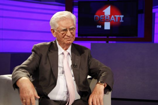 Maxhun Peka: Biseda ime me Mehmetin dhe Enverin kur i përktheja
