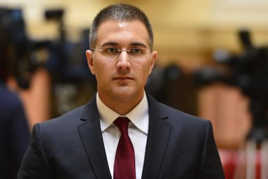 ÇËSHTJA E KUFIJVE/ Ministri i Brendshëm serb: Ta harrojnë kosovarët se mund të arrestojnë Vuçiç