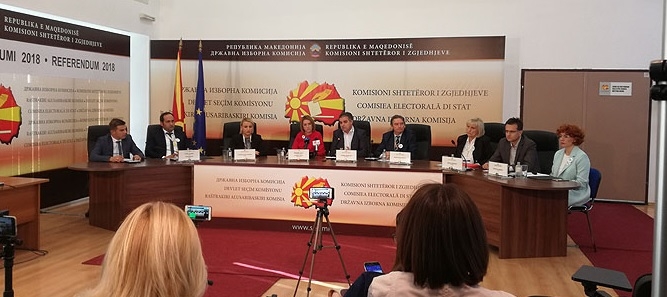 REFERENDUMI NË MAQEDONI/ Pjesmarrja e votuesve deri në orën 15:00 është 22.5%