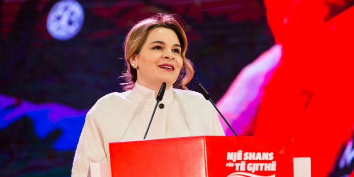 FLUTURIMI I “AIR ALBANIA” Kryemadhi ironizon Ramën: Por ky edhe kopjacin se bën mirë