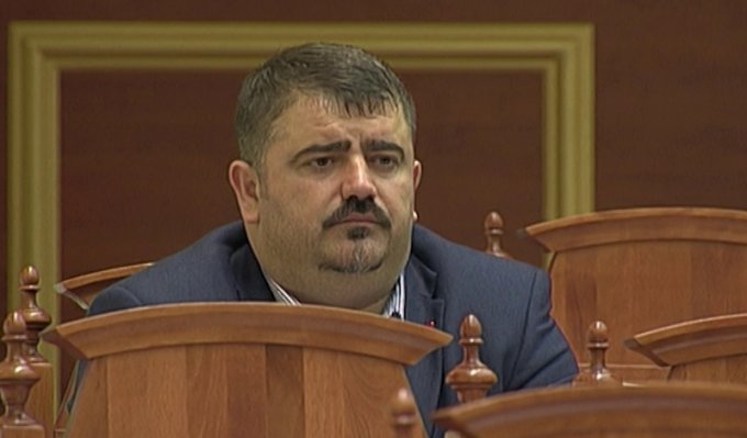 MERRNIN SKAFE DHE IA ÇONIN ISH-DEPUTETIT/ Ndocaj: Shtëpinë ma ka kunati. Më sulmuan, por se dinë se…