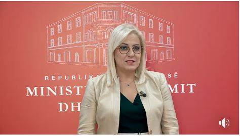 NISJA E SHKOLLAVE/ Nikolla uron nxënësit: Qoftë rrugëtim i mbarë