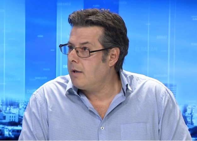 “RAMA UDHËHIQET NGA FJALËT E SHËN TEREZËS”/ Paloka: Ti i shkrive të varfrit për luksin tënd