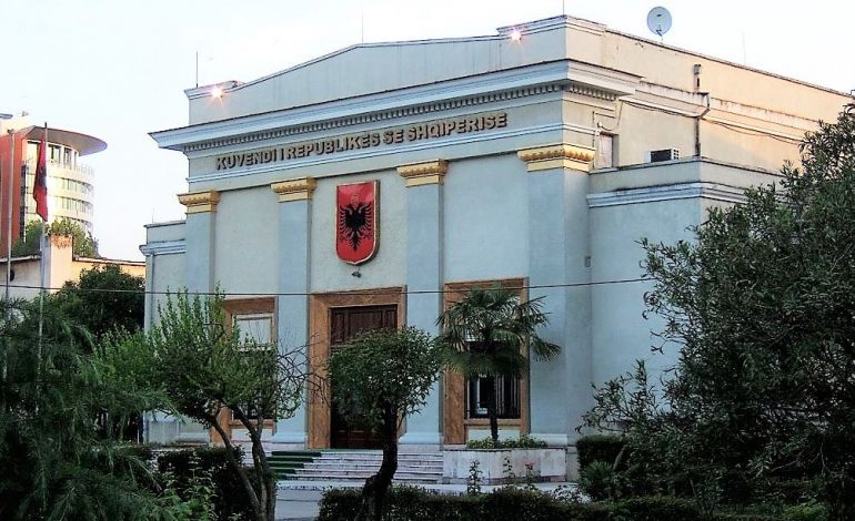 KUVEND/ Pesë rastet kur janë pranuar dekretet e Presidentit dhe janë bërë ndryshime në ligj