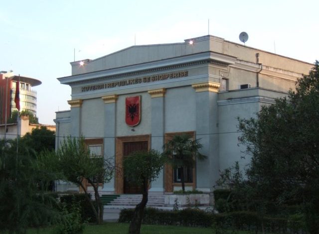 MBYLLET SEANCA PARLAMENTARE/ Në votimin e dekretit të Metës munguan Rama dhe Majko