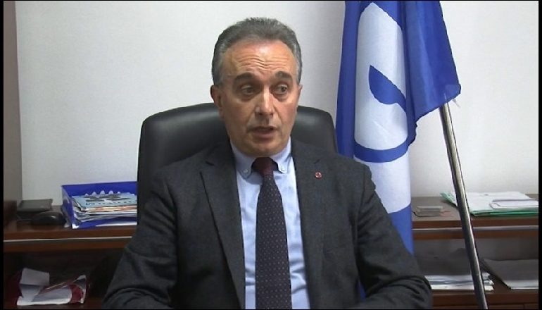 MBYLLJA E 16 SHKOLLAVE NË FIER/ Reagon deputeti i PD: Po braktiset, vendi dhe qeveria e nxit këtë…