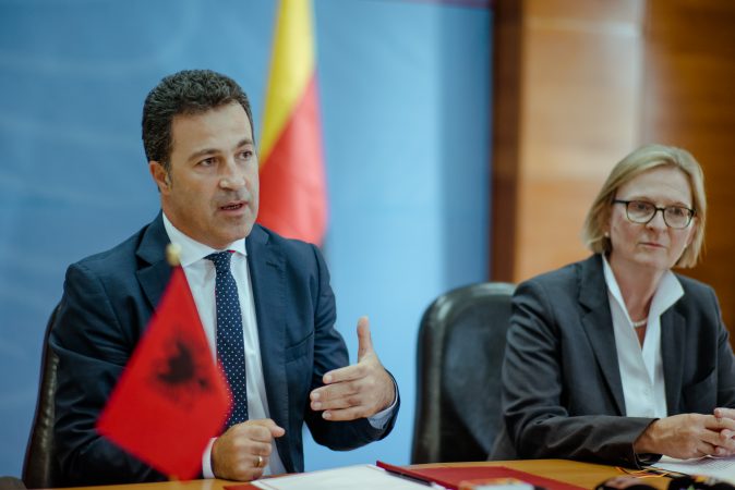MARRËVESHJA PËR KREDITË RURALE/ Ministri Peleshi nënshkruan akordin mbi Fondin e Garancisë