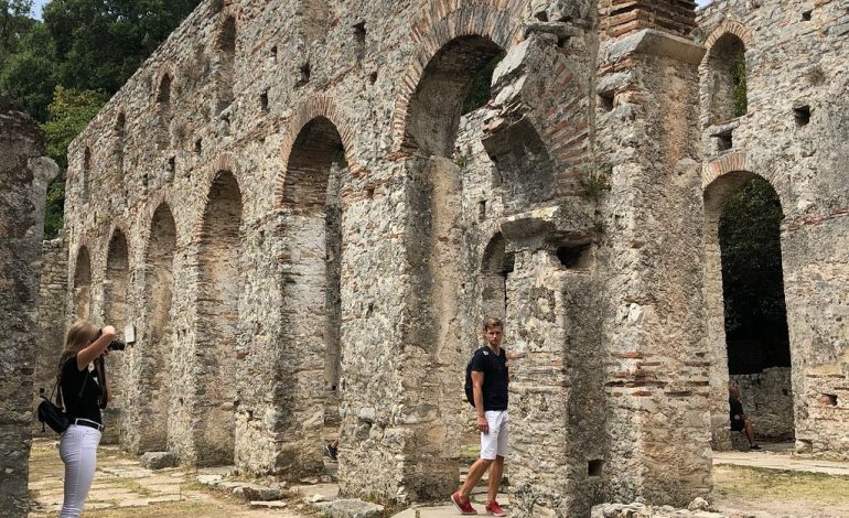 KOMENTET/ Turisti nga Luksenburgu: Butrinti mrekulli, kam qënë dy herë! Shqiptari: Aty është shtrenjtë