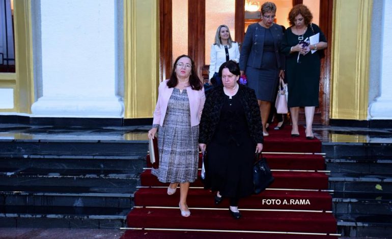 DHUNA NDAJ XHISIELA MALOKUT/ Reagojnë deputetet femra të PS: Të mos bëhet çështje politike