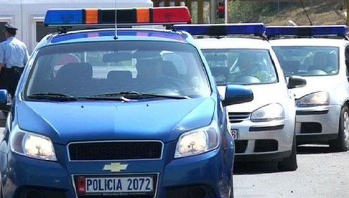 E FUNDIT/ Terrorizuan 25 vjeçarin, bien në pranga 3 persona nga Elbasani (EMRAT)