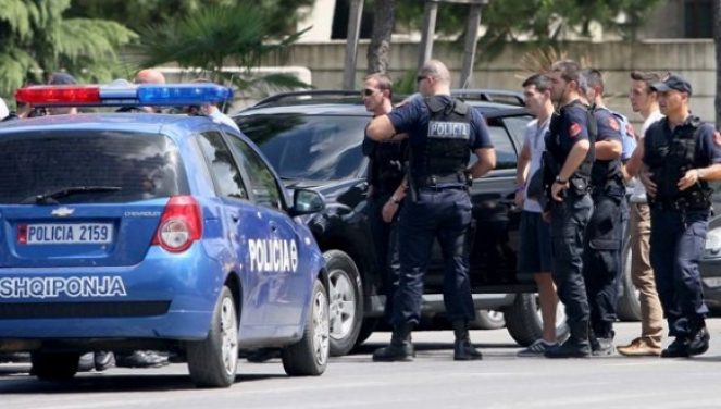 NDODH NË BERAT/ I gjenden HEROINË dhe DROGË në banesë. Si e pësoi 47 vjeçari kur policia… (EMRI)