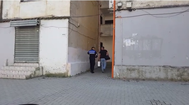 “U GJEND E VDEKUR NË BANESË”/ 21 vjeçari PRANON autorinësinë: I kërkova lekë, por…(DETAJET)