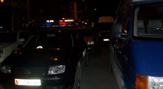SHERRI ME THIKA NË DIBËR/ Ja si nisi konflikti në lokalin e fshatit