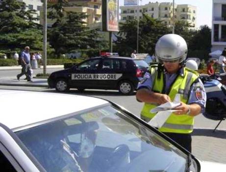 PENALIZIMET NGA POLICIA/ 179 shoferë ndëshkohen gjatë 48 orëve të fundit, gjatë kontrolleve…