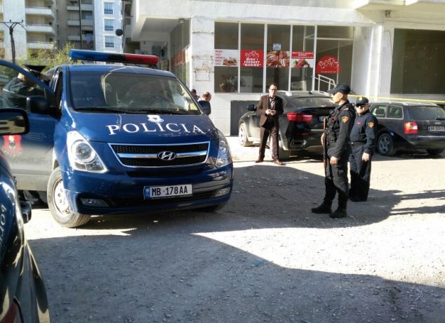 DY MAKINAT U GJENDËN TË SHKRUMBUARA/ Kapet autori në Vlorë. E kishte bërë për… (EMRI)